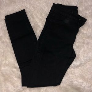 Black skinnies
